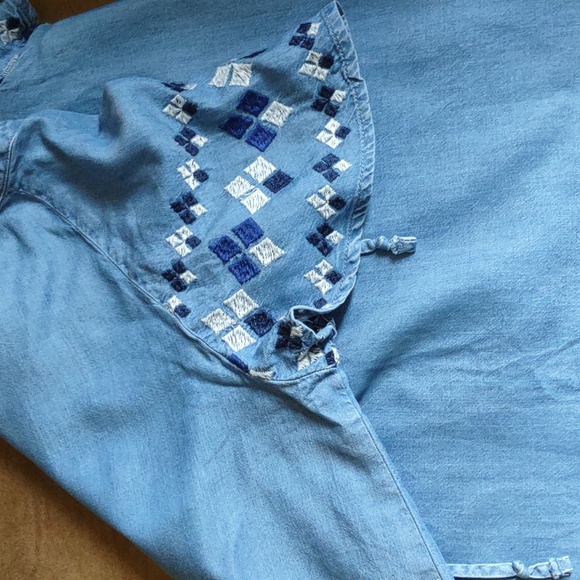 Old Navy lace up denim blouse - Picture 5 of 7